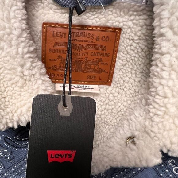 Levi’s Western Bandana Print Sherpa Trucker Jacket - Picture 7 of 7
